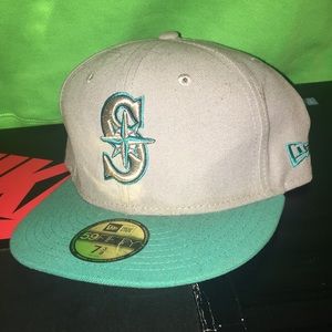 Mariners fitted cap